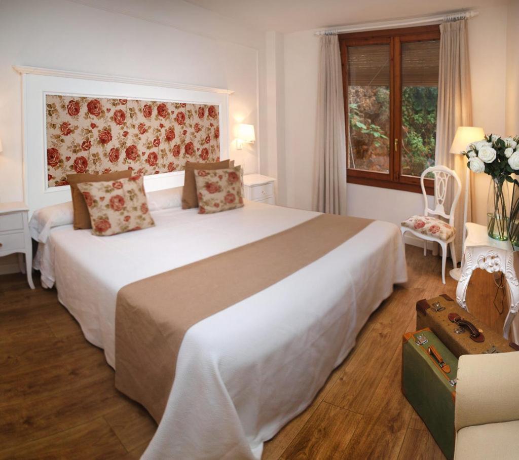 Hotel Santa Maria De Alquezar Ngoại thất bức ảnh